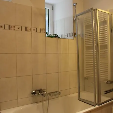 Schwabing- Souterrain Apartment