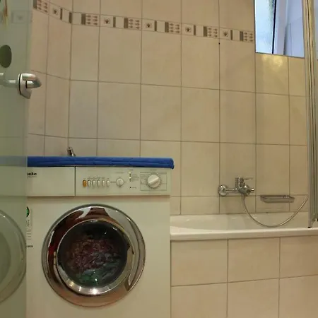 Apartment Schwabing- Souterrain *